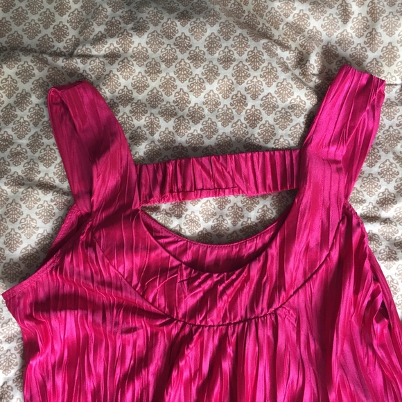 Hot pink tank - Picture 4 of 8